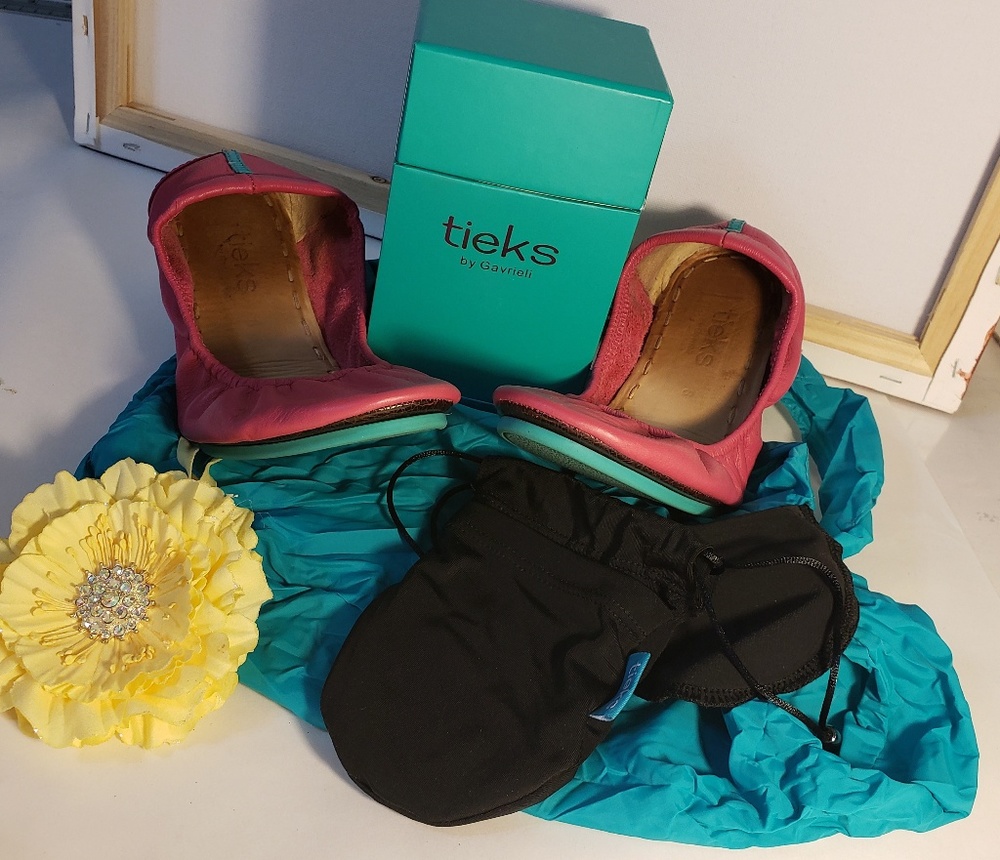 EUC Fuchsia Tieks